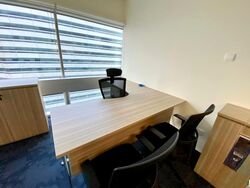 Gateway West (D7), Office #537064071